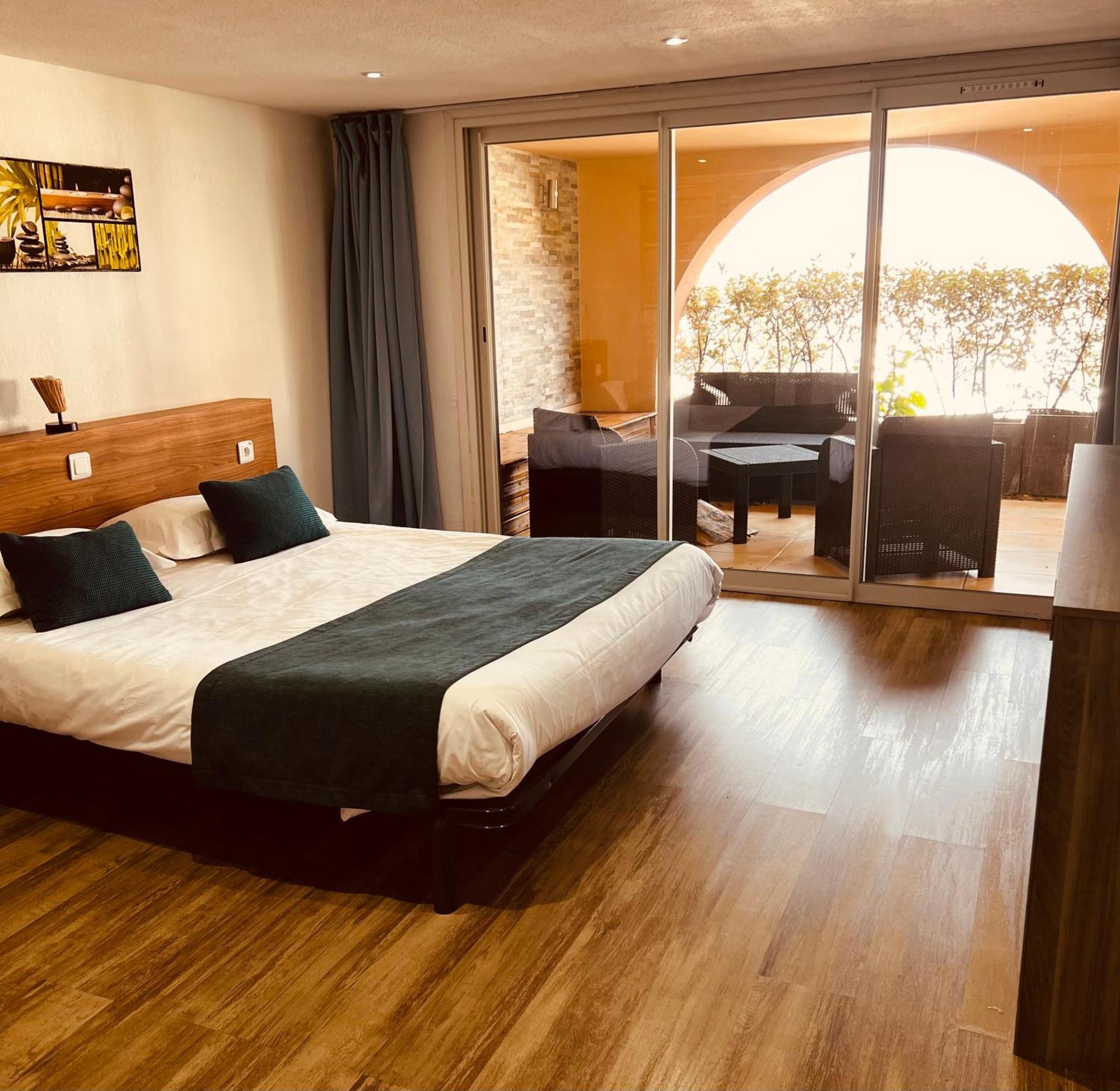 Calvi Appart Hotel Calvi (Corsica) Quarto foto